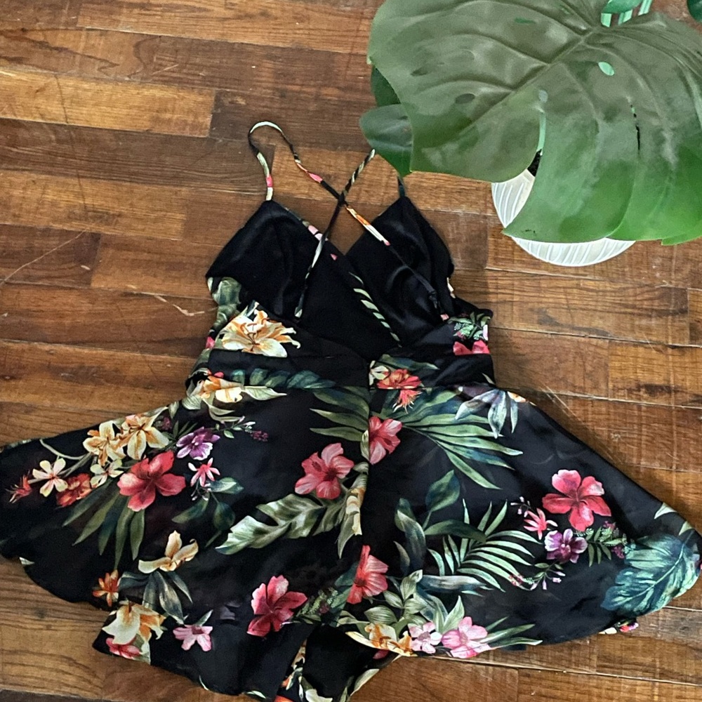 NWT Fashion Nova ‘Dream On’ Romper - Picture 8 of 8